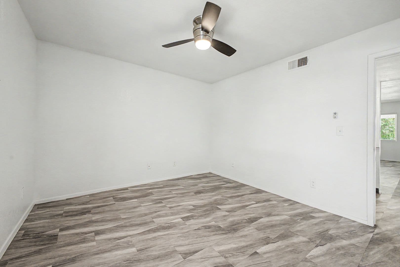 Phoenix Apartment: 1701 E. Cambridge Ave.