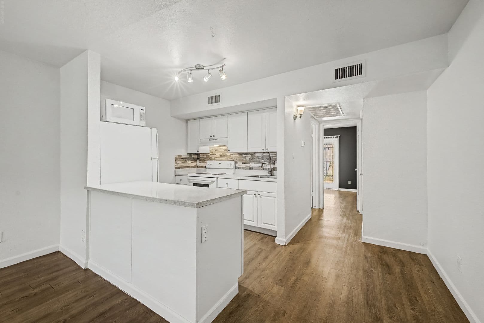 Phoenix Apartment: 1632 E. Cambridge Ave.