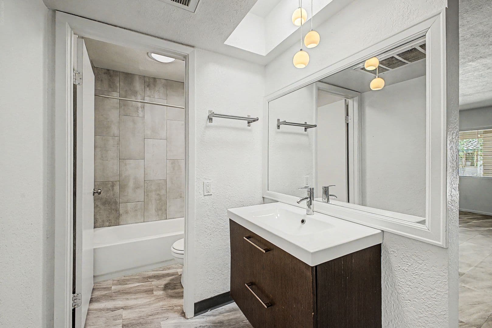 Phoenix Apartment: 1701 E. Cambridge Ave.