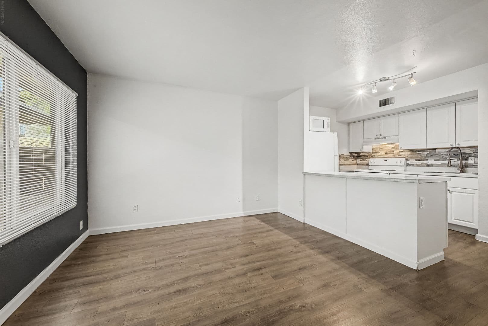 Phoenix Apartment: 1632 E. Cambridge Ave.