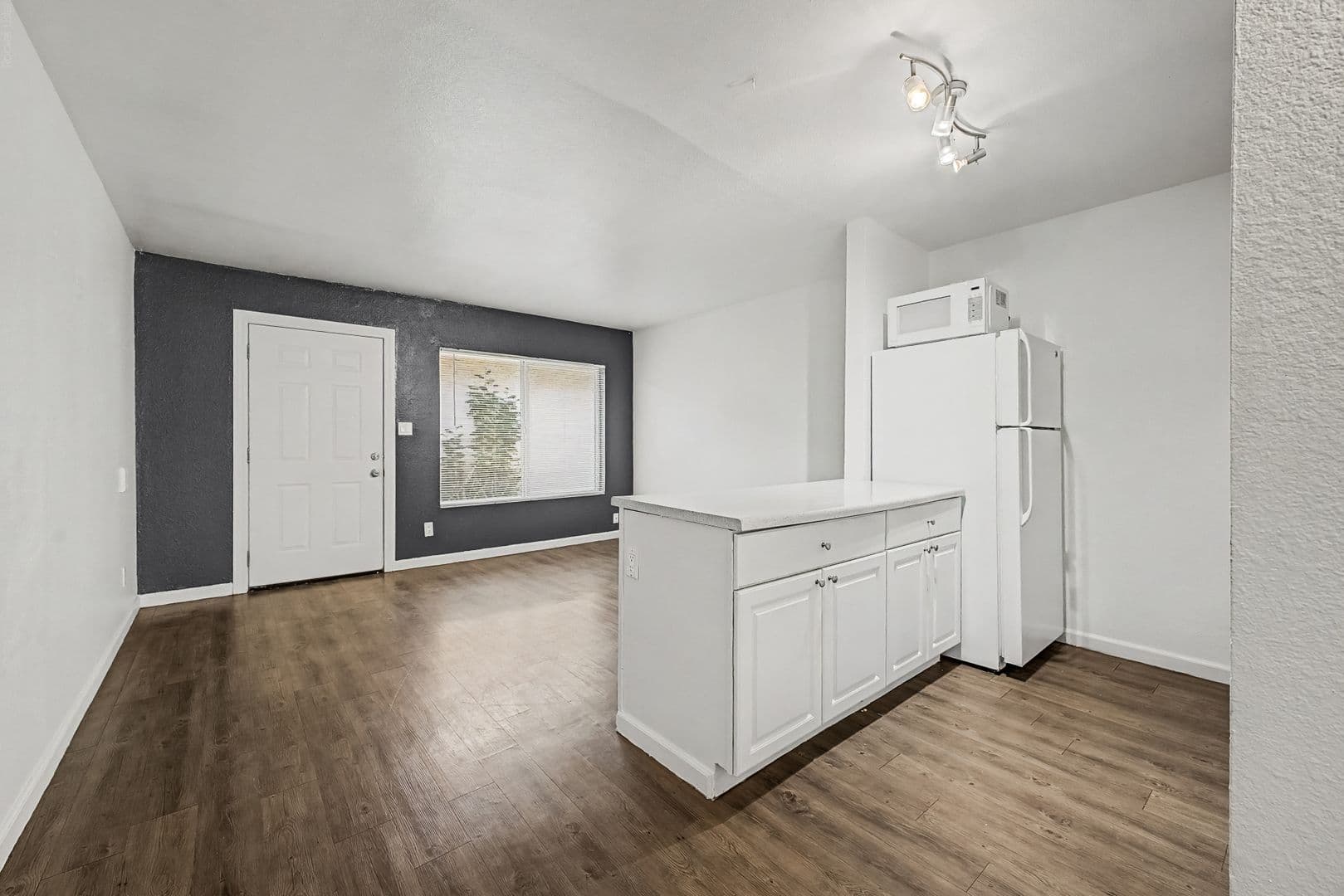 Phoenix Apartment: 1632 E. Cambridge Ave.