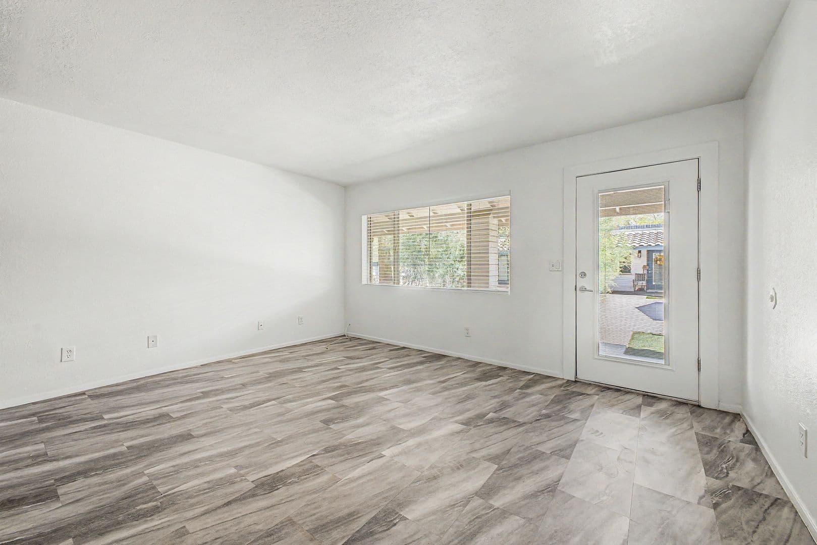 Phoenix Apartment: 1701 E. Cambridge Ave.