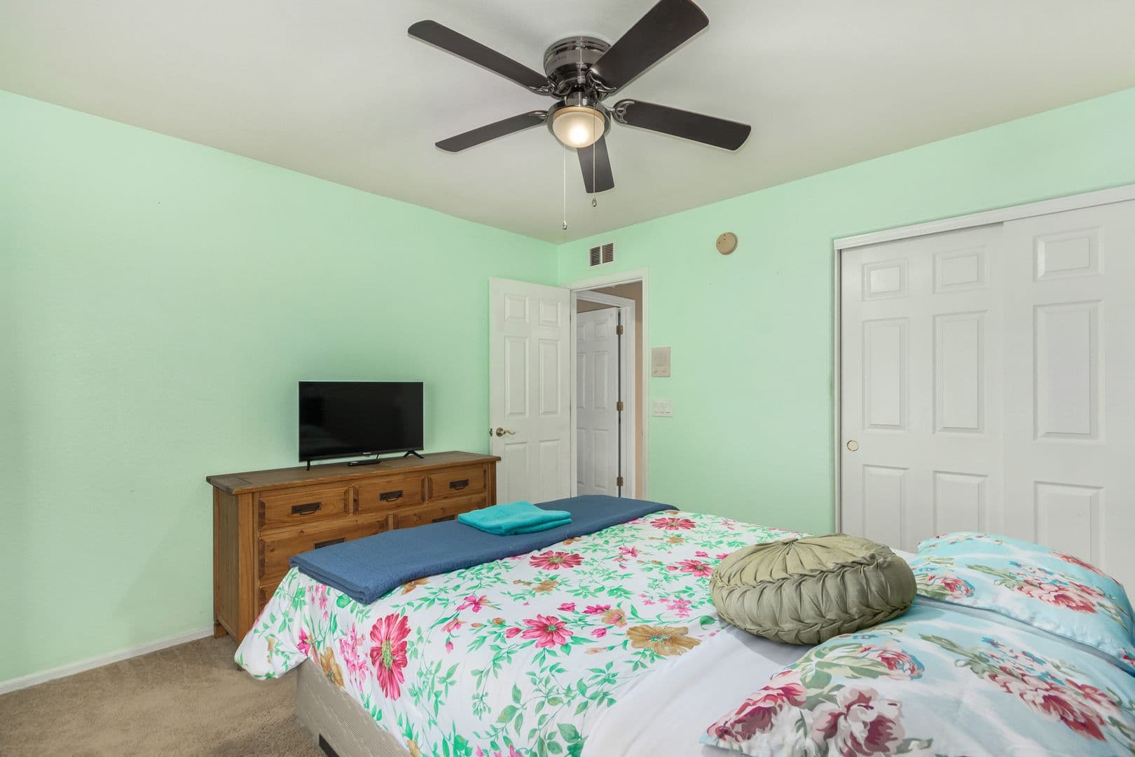 Peoria House: 8440 W Alex Ave