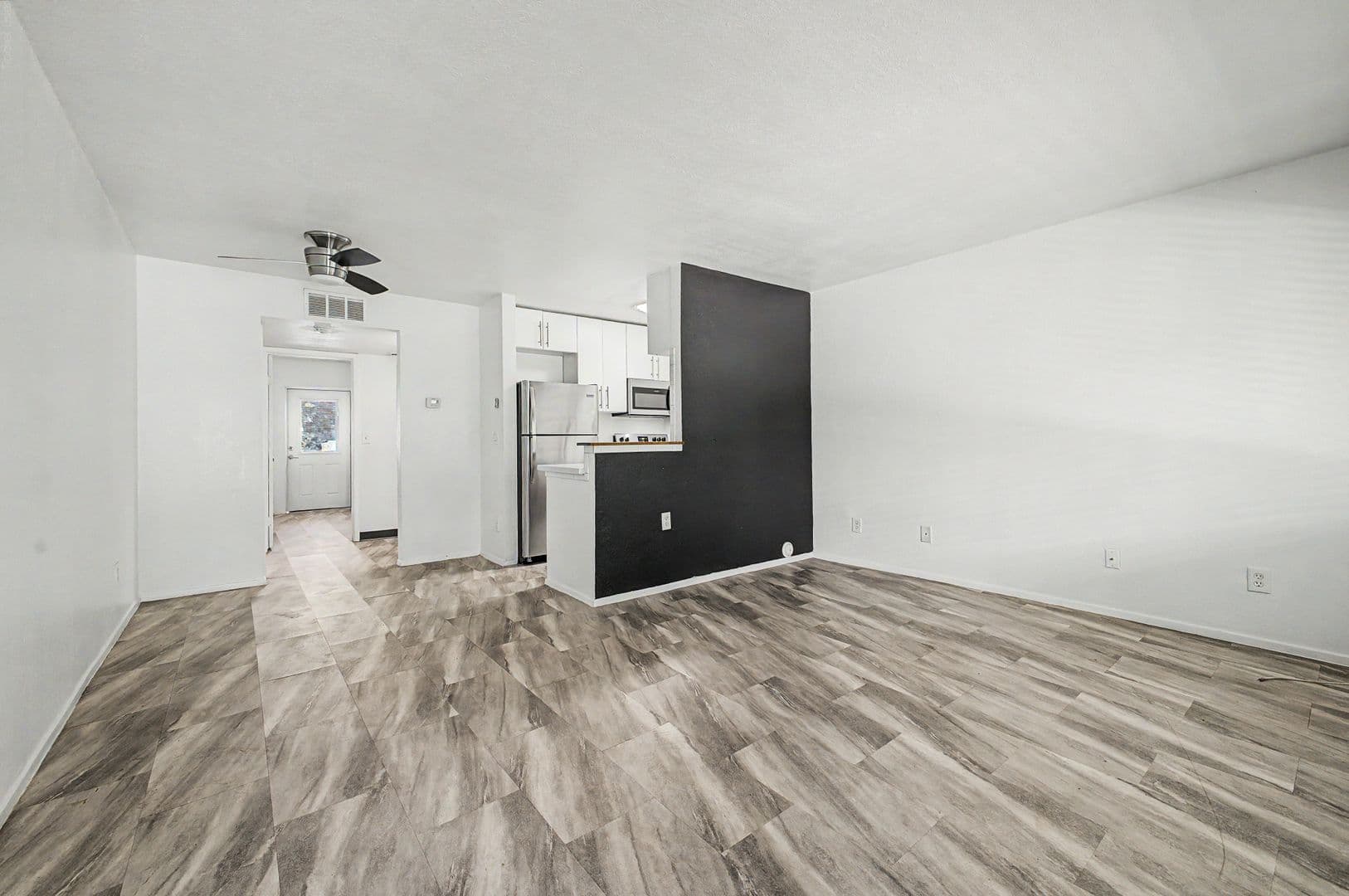 Phoenix Apartment: 1701 E. Cambridge Ave.