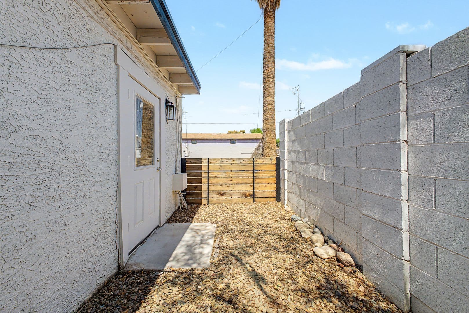 Phoenix Apartment: 1701 E. Cambridge Ave.