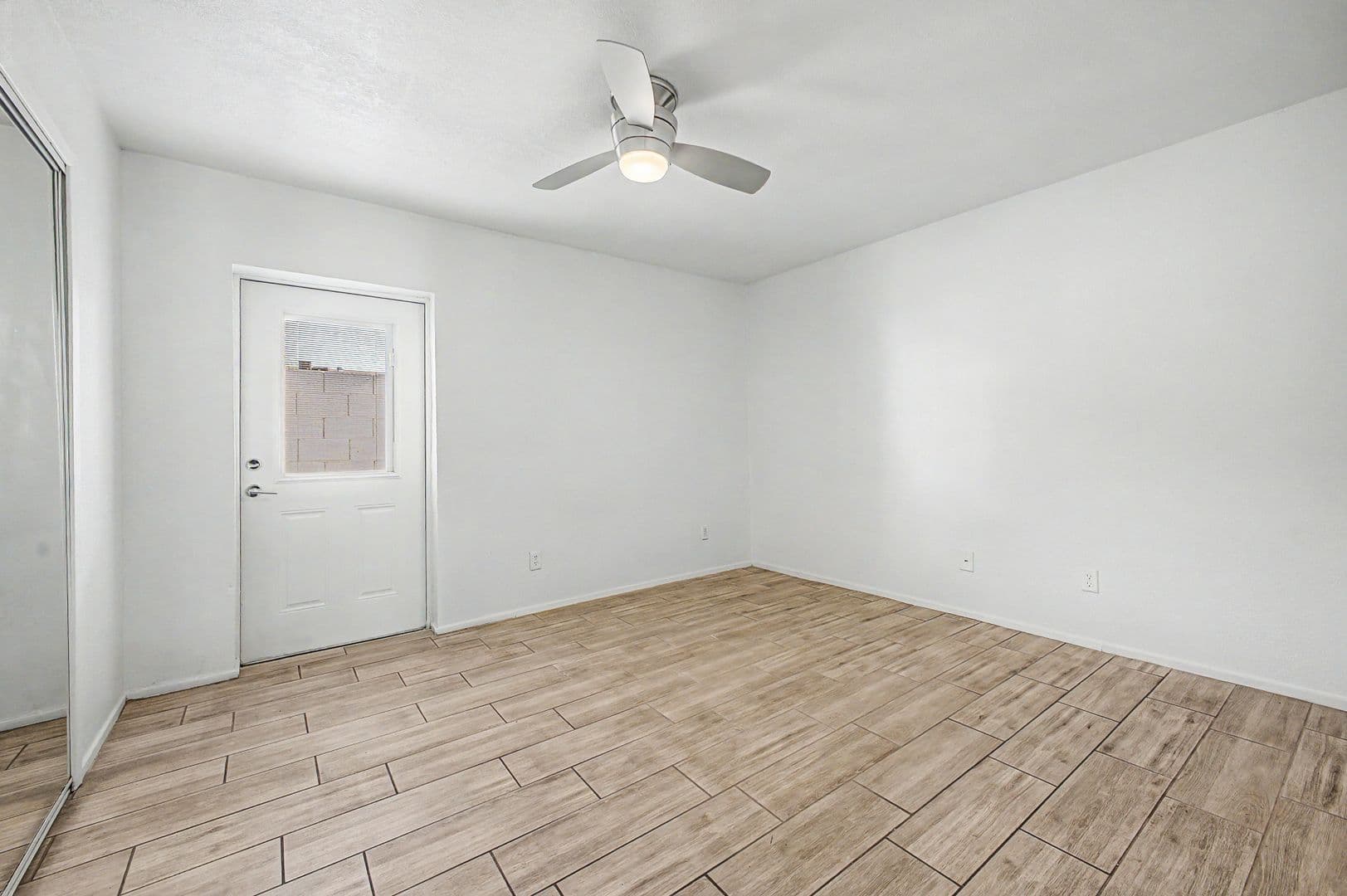 Phoenix Apartment: 1701 E. Cambridge Ave.