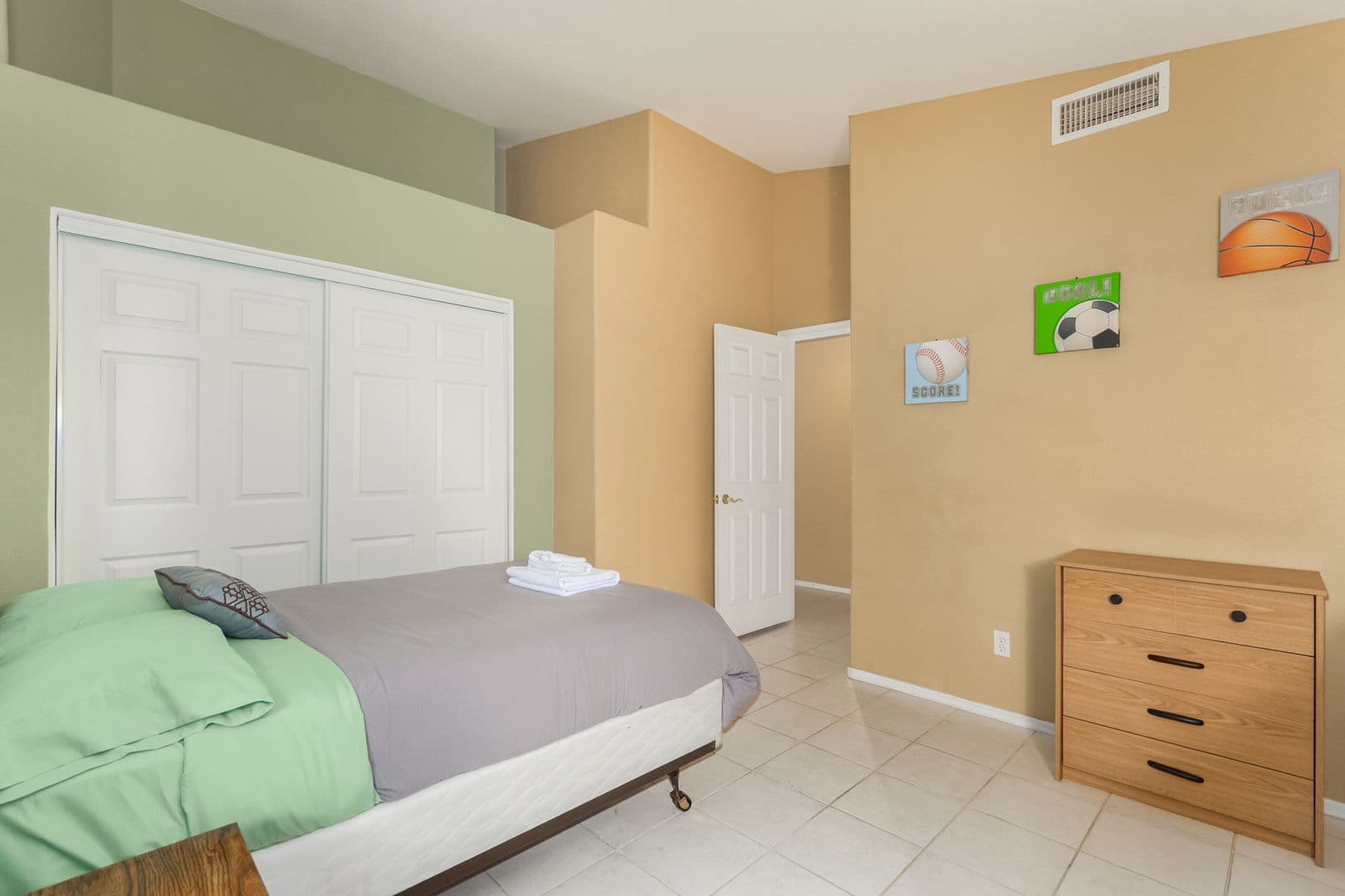 Peoria House: 8440 W Alex Ave