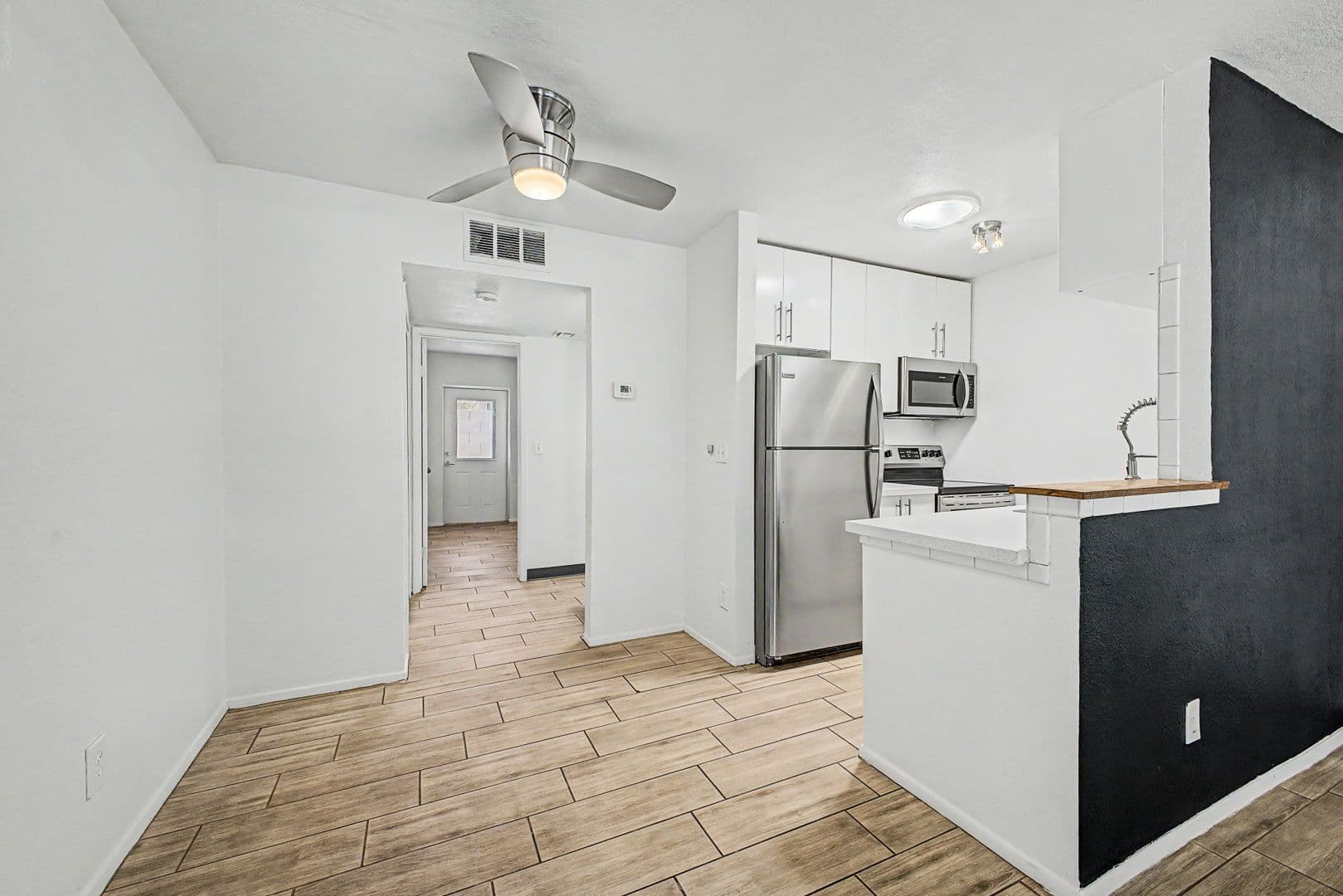 Phoenix Apartment: 1701 E. Cambridge Ave.