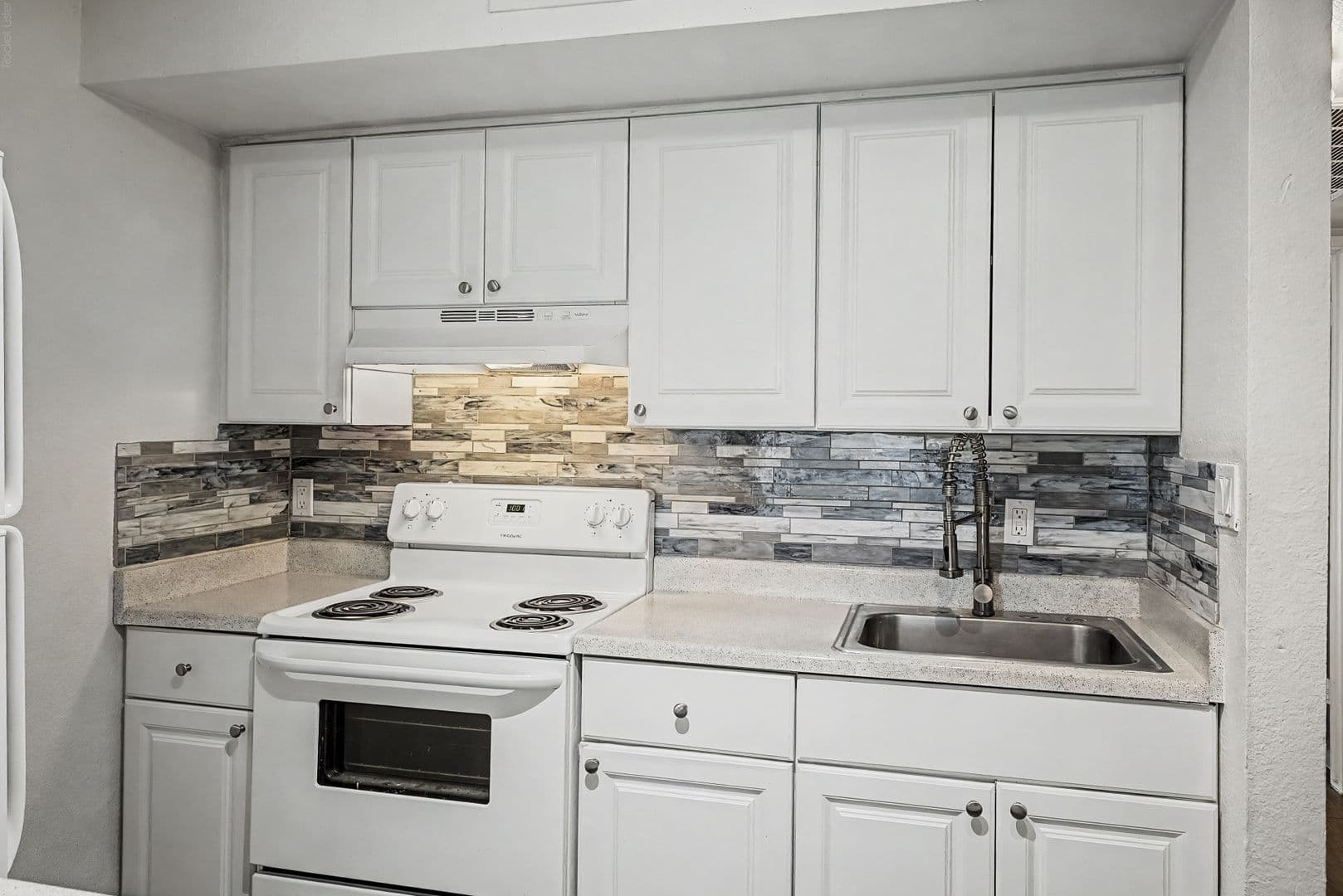 Phoenix Apartment: 1632 E. Cambridge Ave.