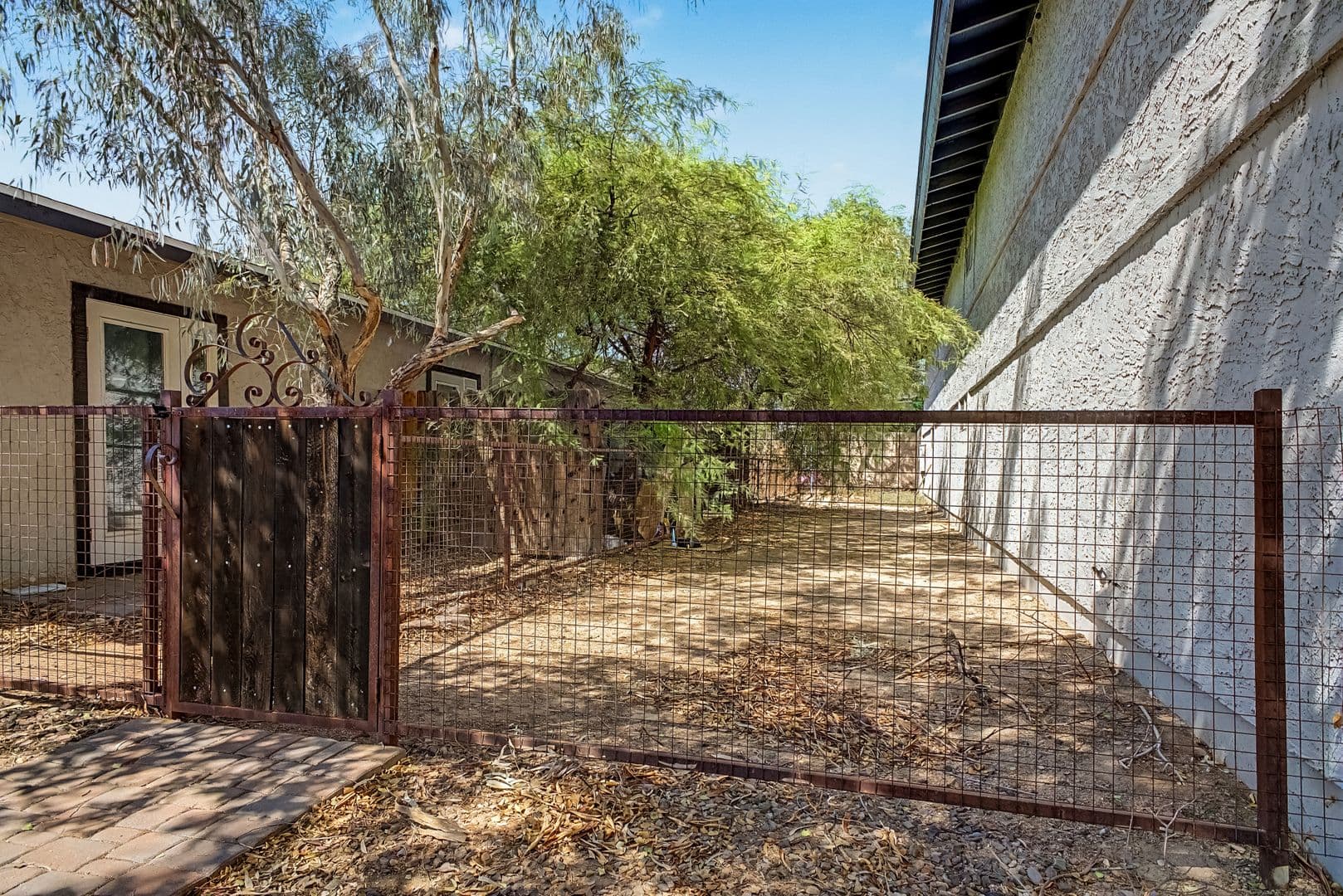Phoenix Apartment: 1632 E. Cambridge Ave.