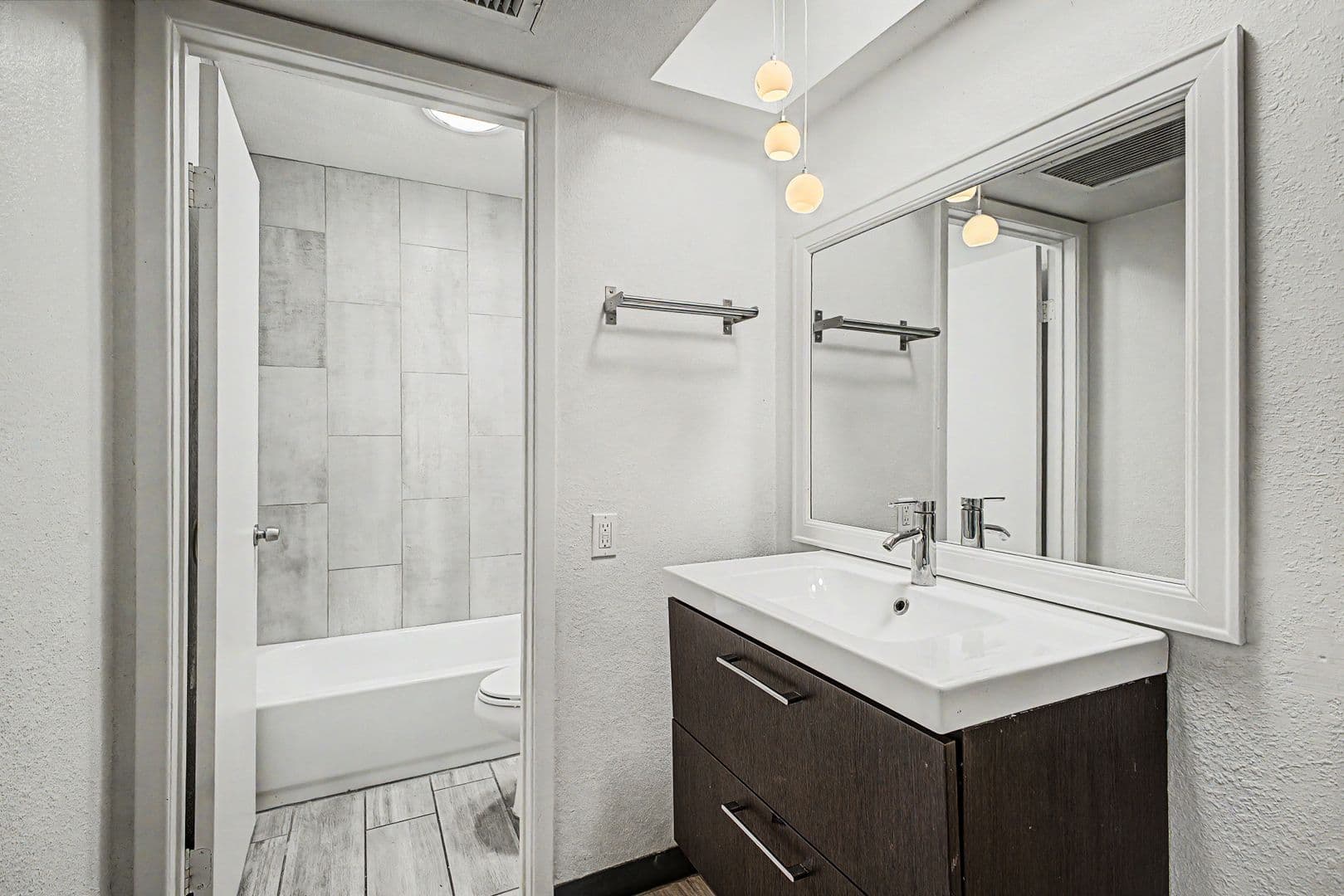 Phoenix Apartment: 1701 E. Cambridge Ave.