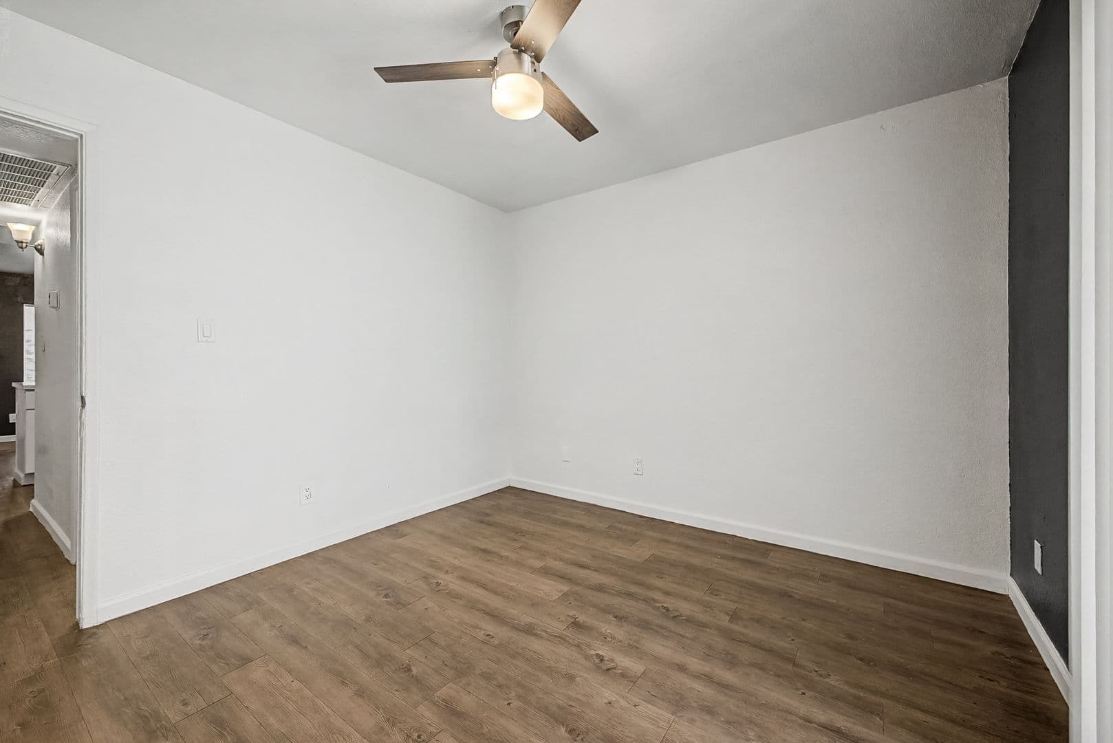 Phoenix Apartment: 1632 E. Cambridge Ave.