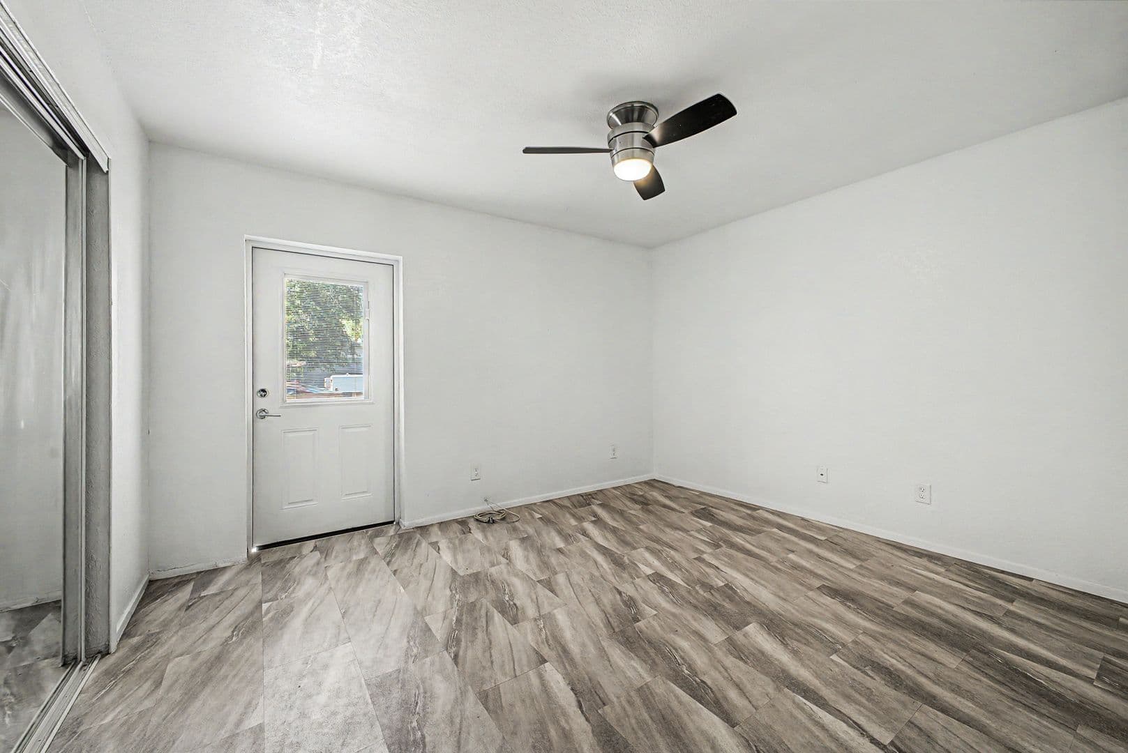Phoenix Apartment: 1701 E. Cambridge Ave.