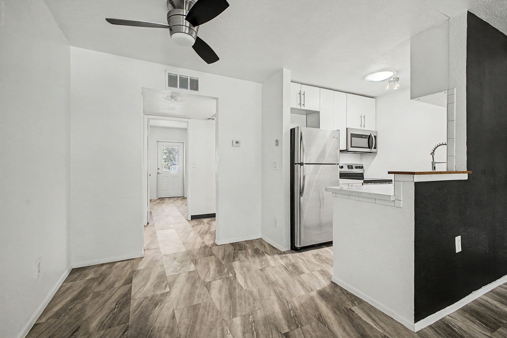 Phoenix Apartment: 1701 E. Cambridge Ave.