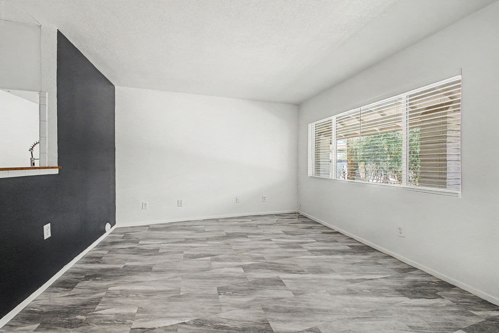 Phoenix Apartment: 1701 E. Cambridge Ave.