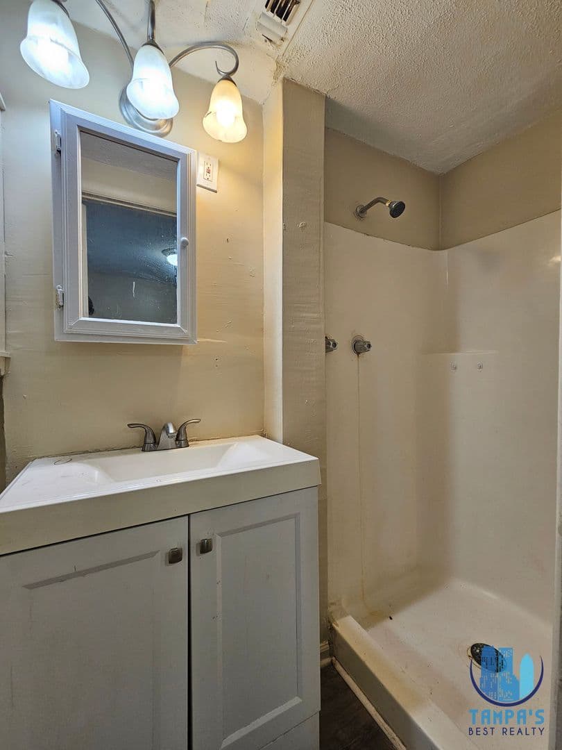 Tampa Apartment: 1504 E 99th Ave