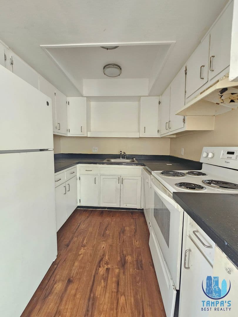 Tampa Apartment: 7611 Paula Dr