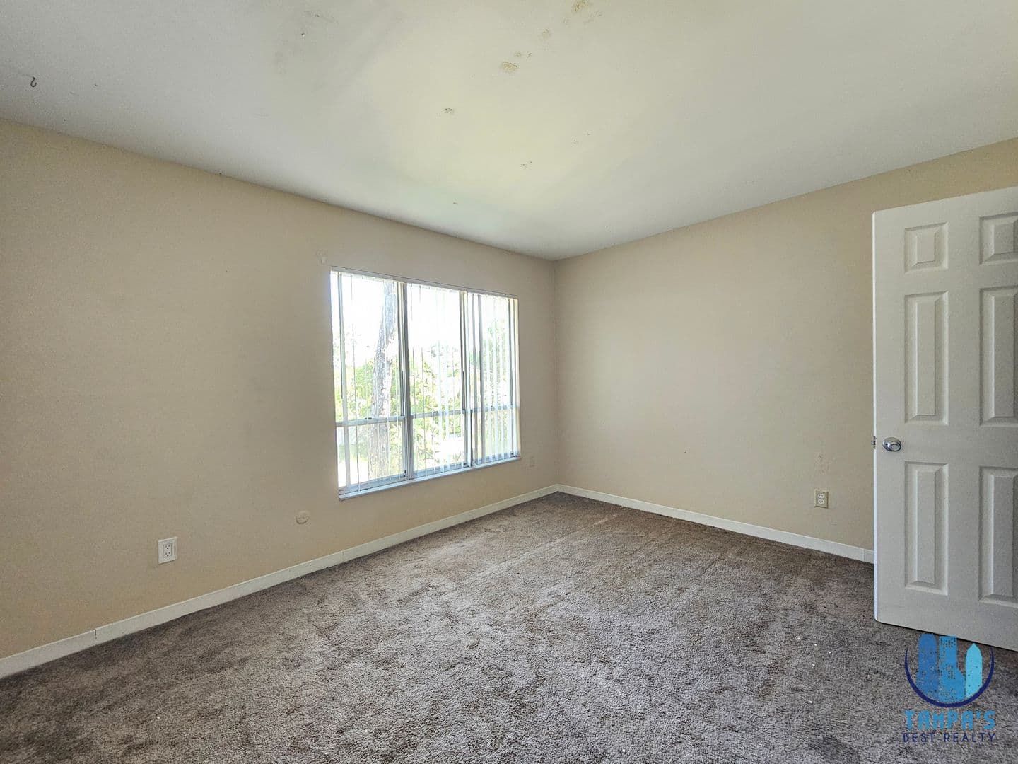 Tampa Apartment: 7602 W Powhatan Ave