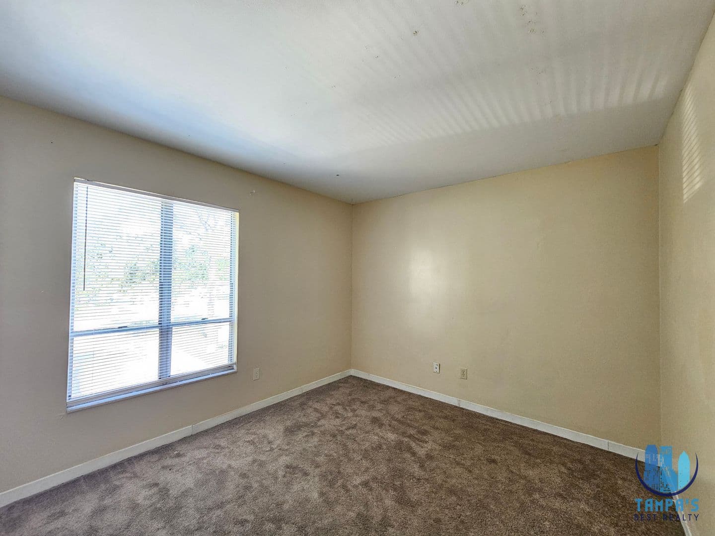 Tampa Apartment: 7602 W Powhatan Ave