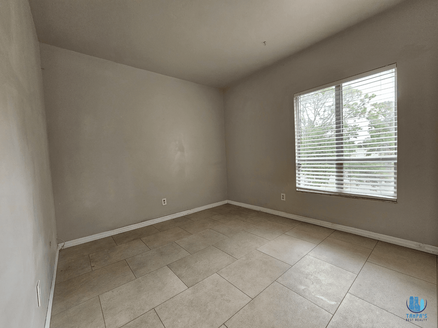 Tampa Apartment: 7610 W Powhatan Ave