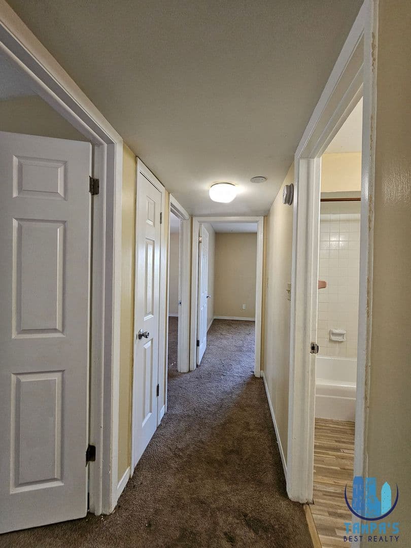 Tampa Apartment: 7602 W Powhatan Ave