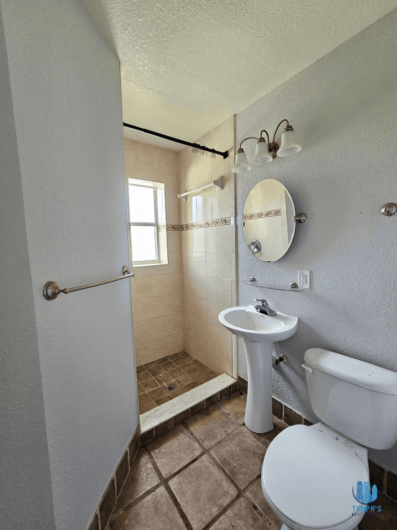Clearwater Apartment: 1355 Drew St