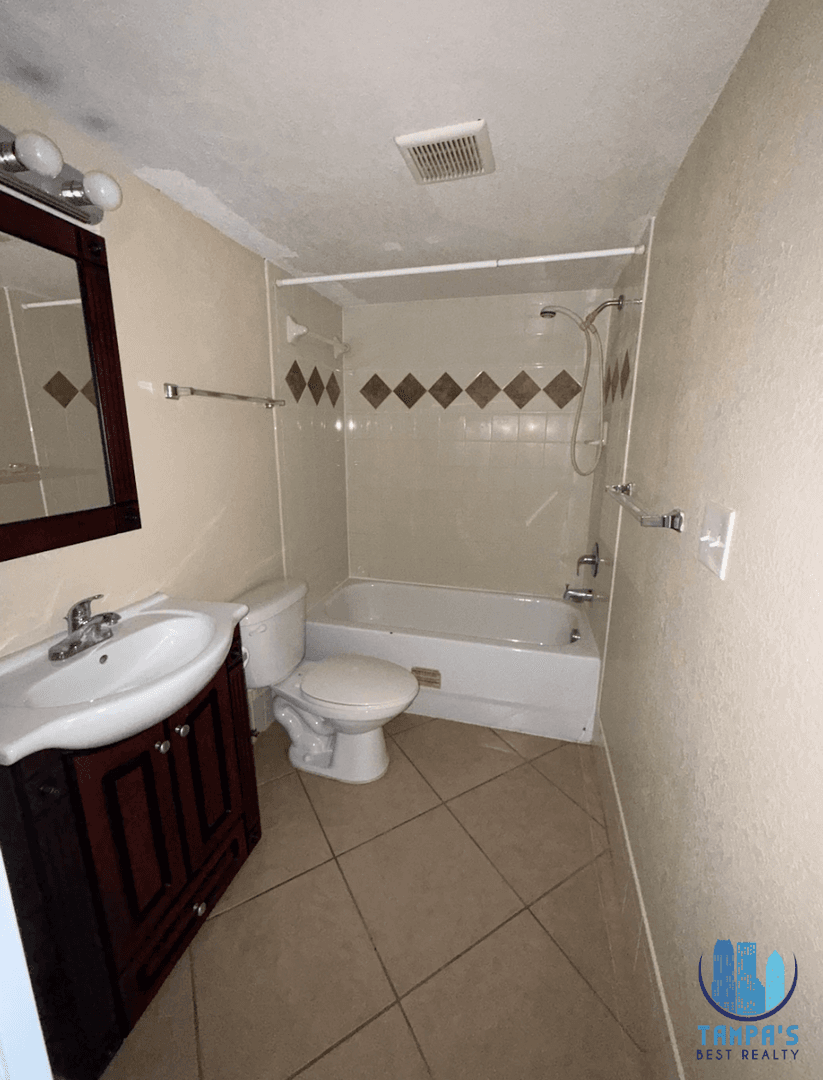 Clearwater Apartment: 117 N Evergreen Ave