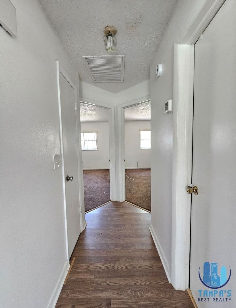 St Petersburg Apartment: 209 NW Jefferson Cir N