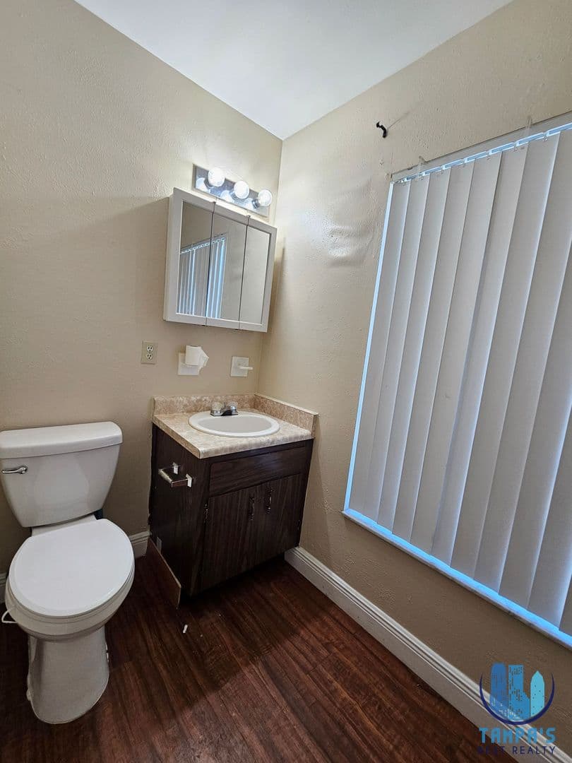 Tampa Apartment: 7602 W Powhatan Ave