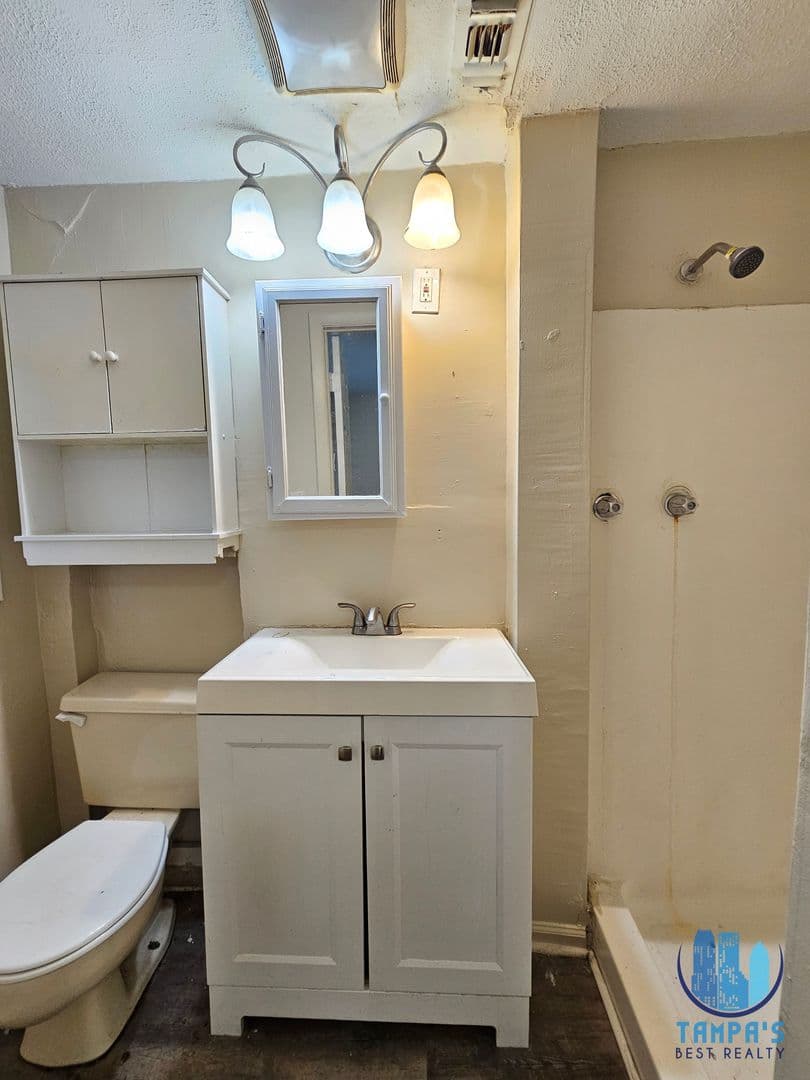 Tampa Apartment: 1504 E 99th Ave
