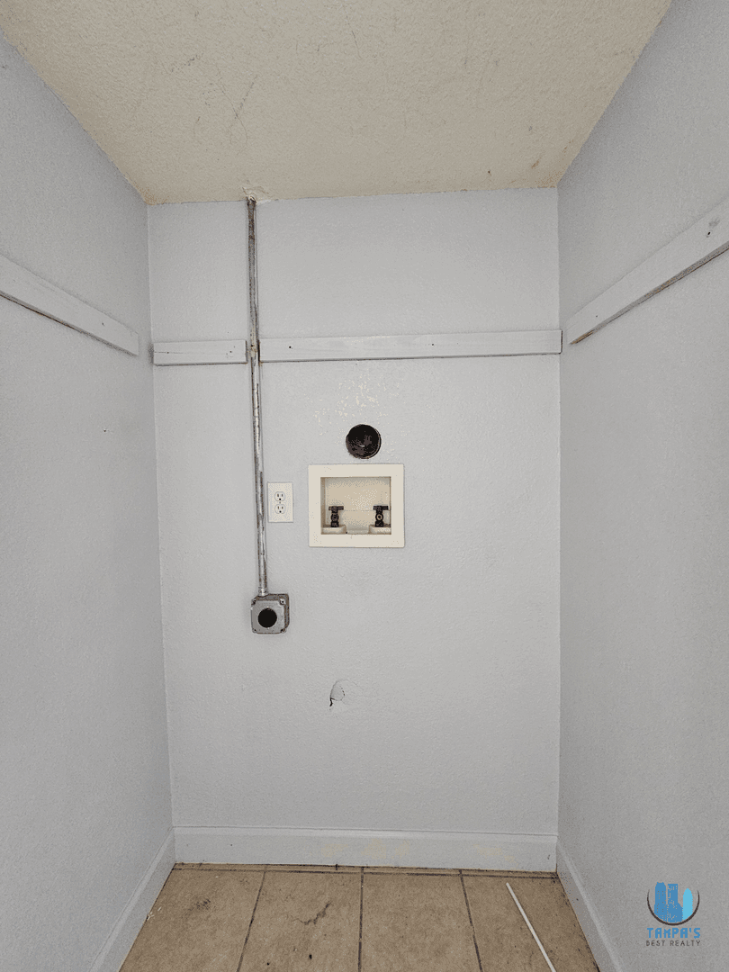 Clearwater Apartment: 1355 Drew St