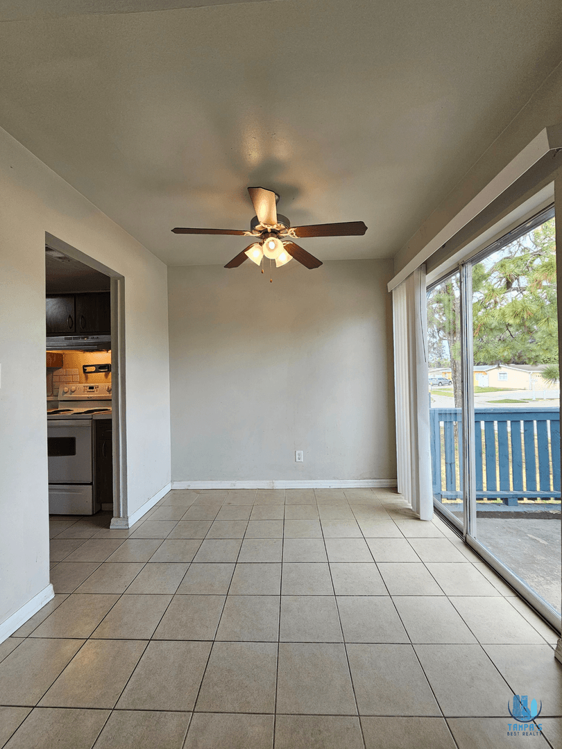 Tampa Apartment: 7610 W Powhatan Ave