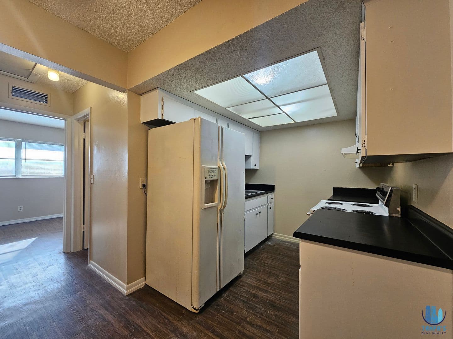 St Petersburg Apartment: 201 NW Jefferson Cir N