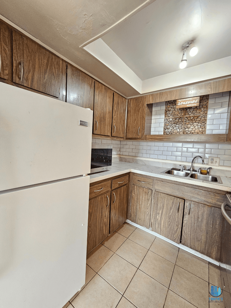 Tampa Apartment: 7610 W Powhatan Ave