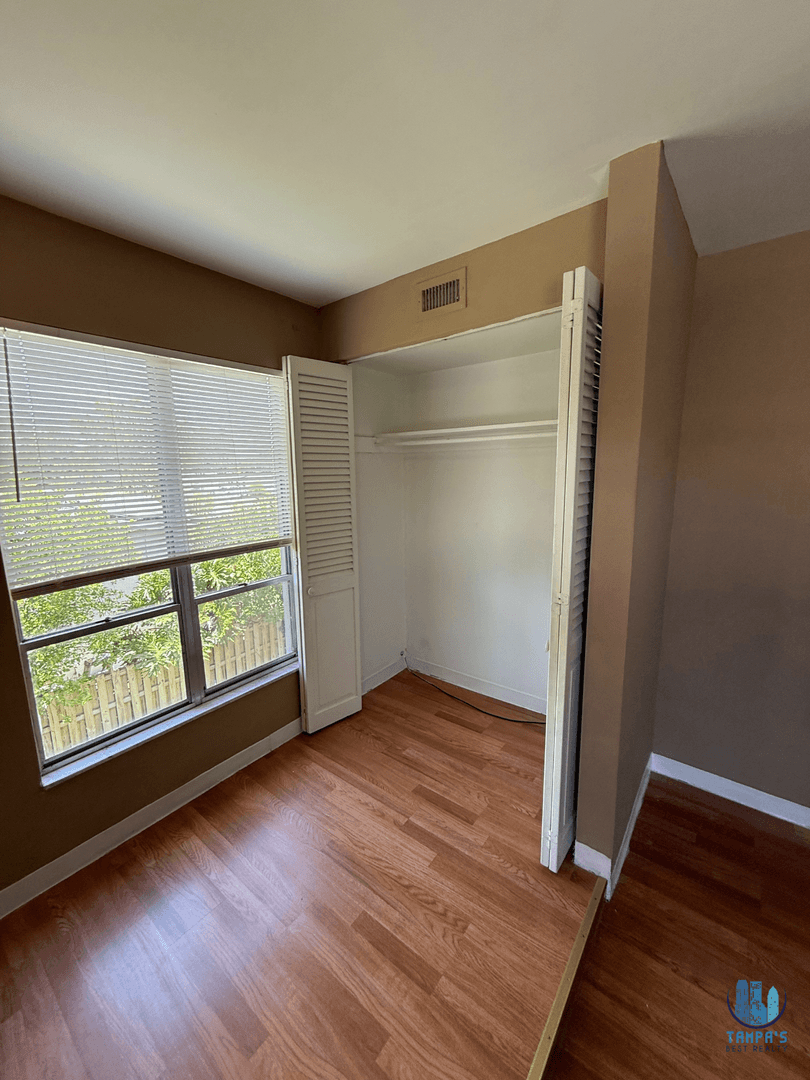 Tampa Apartment: 7610 W Powhatan Ave