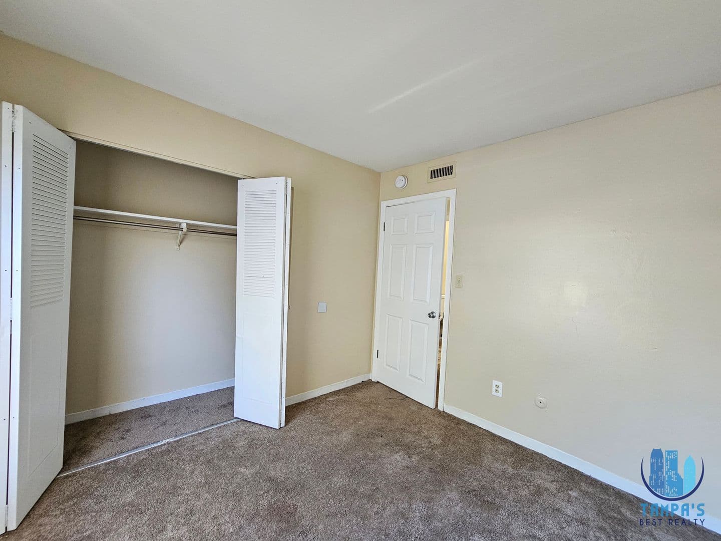 Tampa Apartment: 7602 W Powhatan Ave
