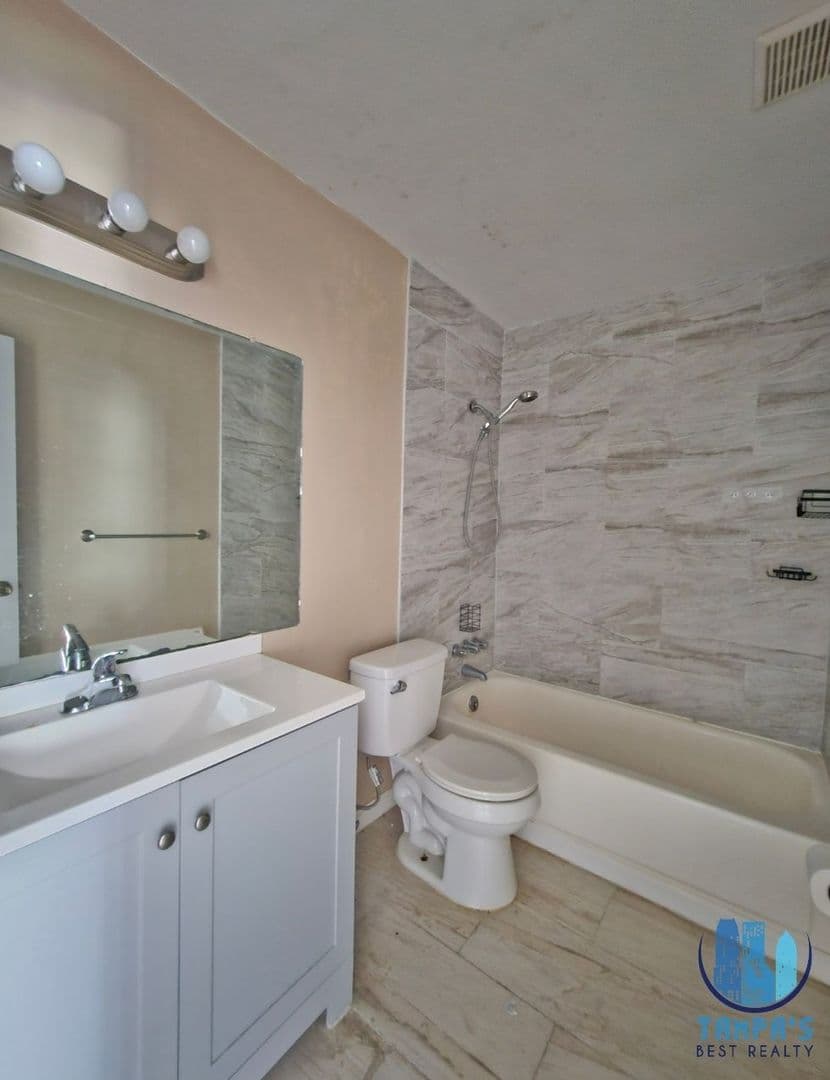 St Petersburg Apartment: 209 NW Jefferson Cir N