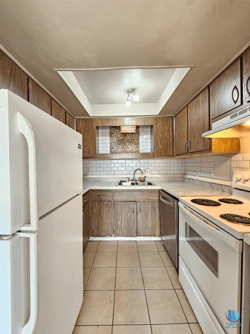 Tampa Apartment: 7610 W Powhatan Ave