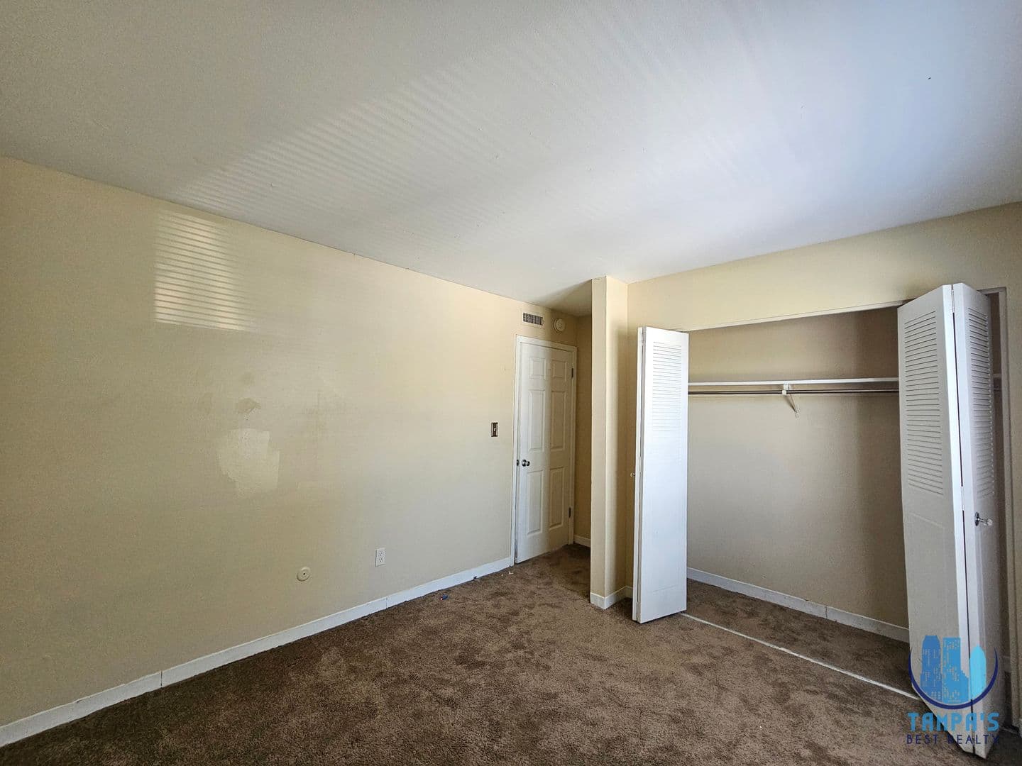 Tampa Apartment: 7602 W Powhatan Ave