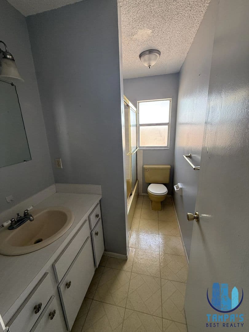 New Port Richey House: 5048 Lillilea Ln