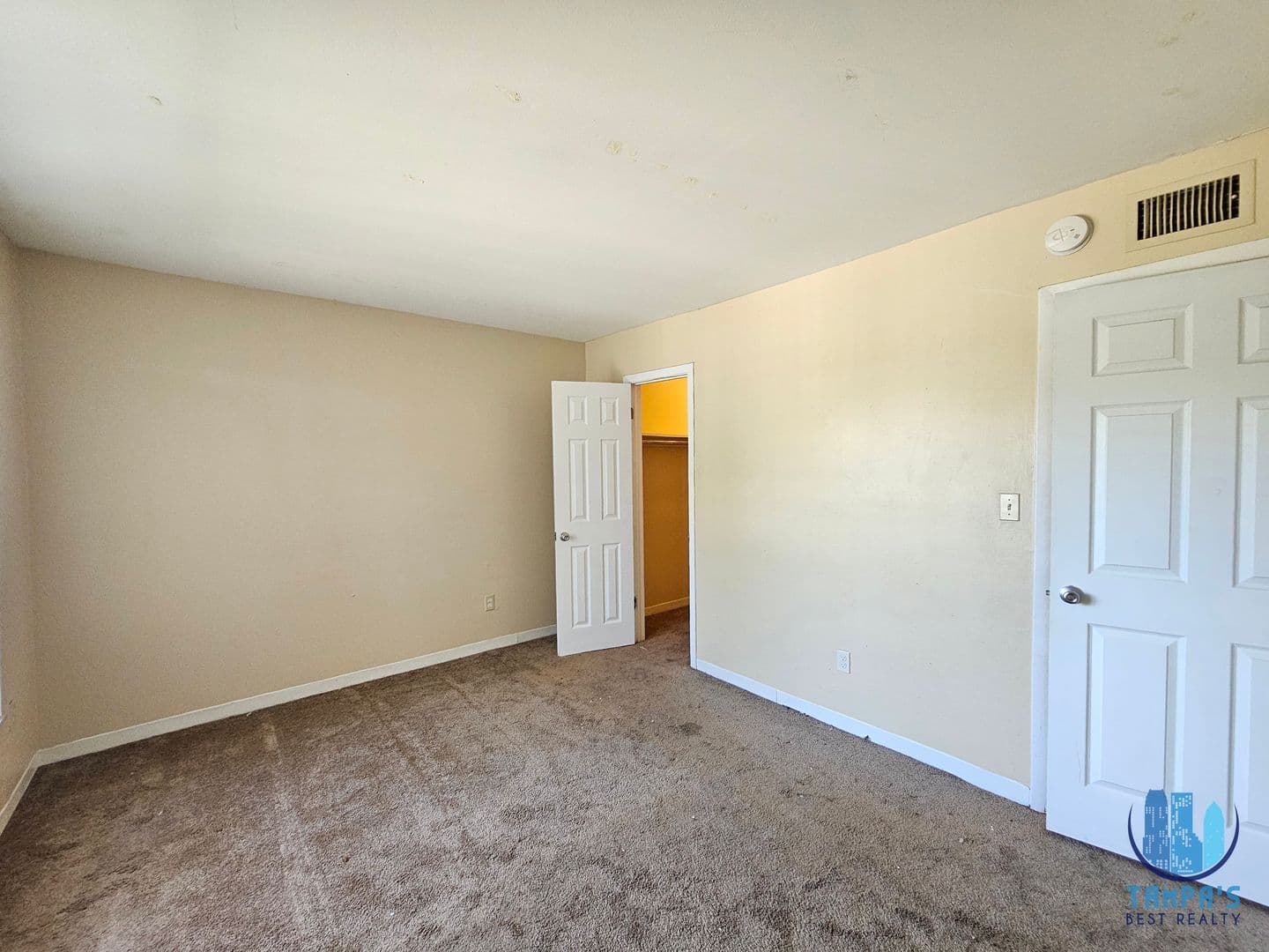 Tampa Apartment: 7602 W Powhatan Ave