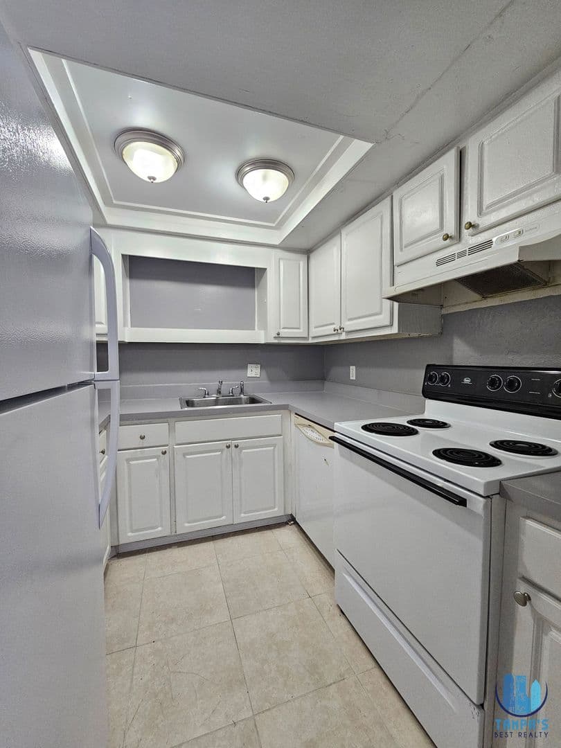 Tampa Apartment: 7611 Paula Dr