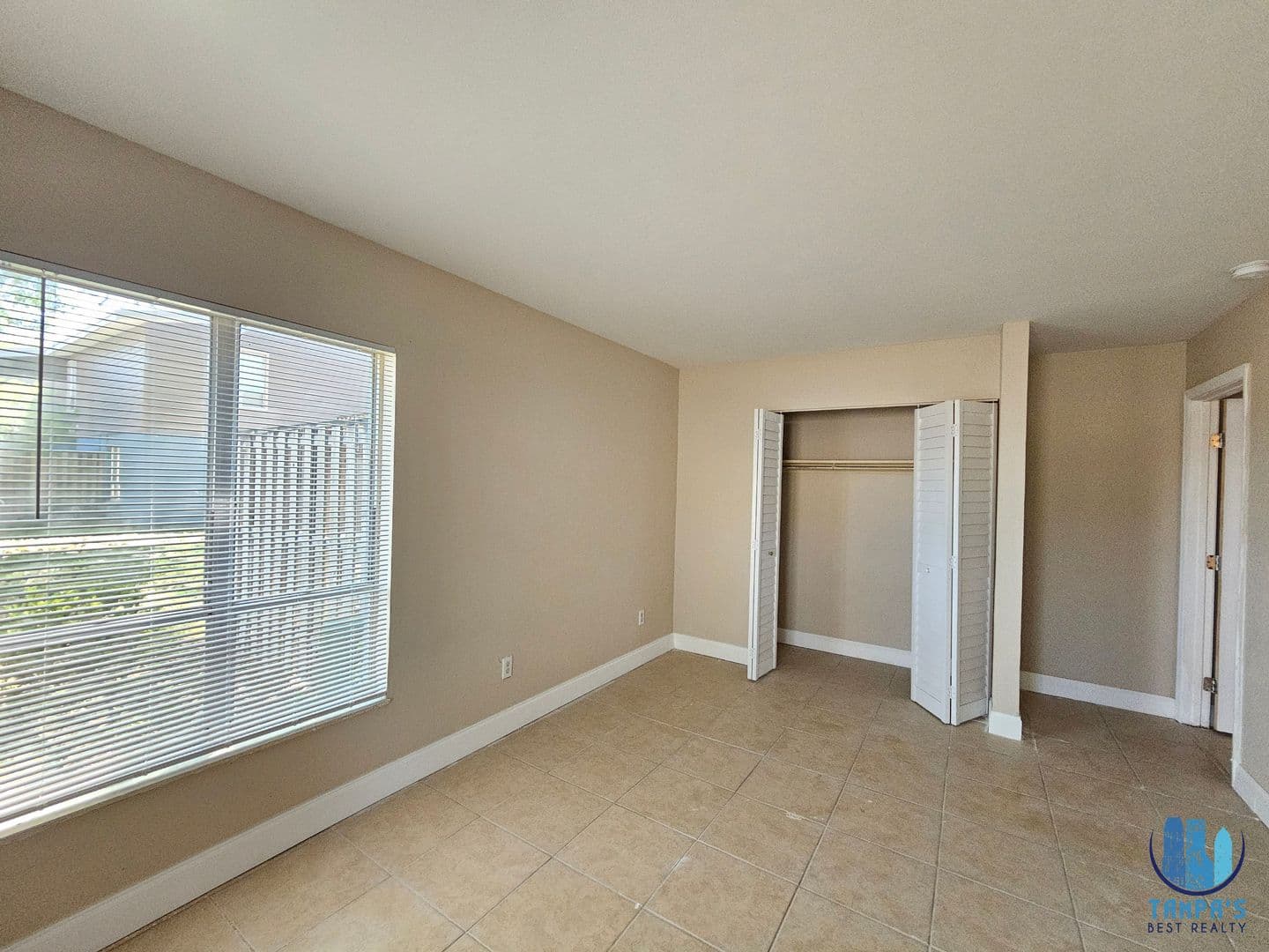 Tampa Apartment: 7602 W Powhatan Ave