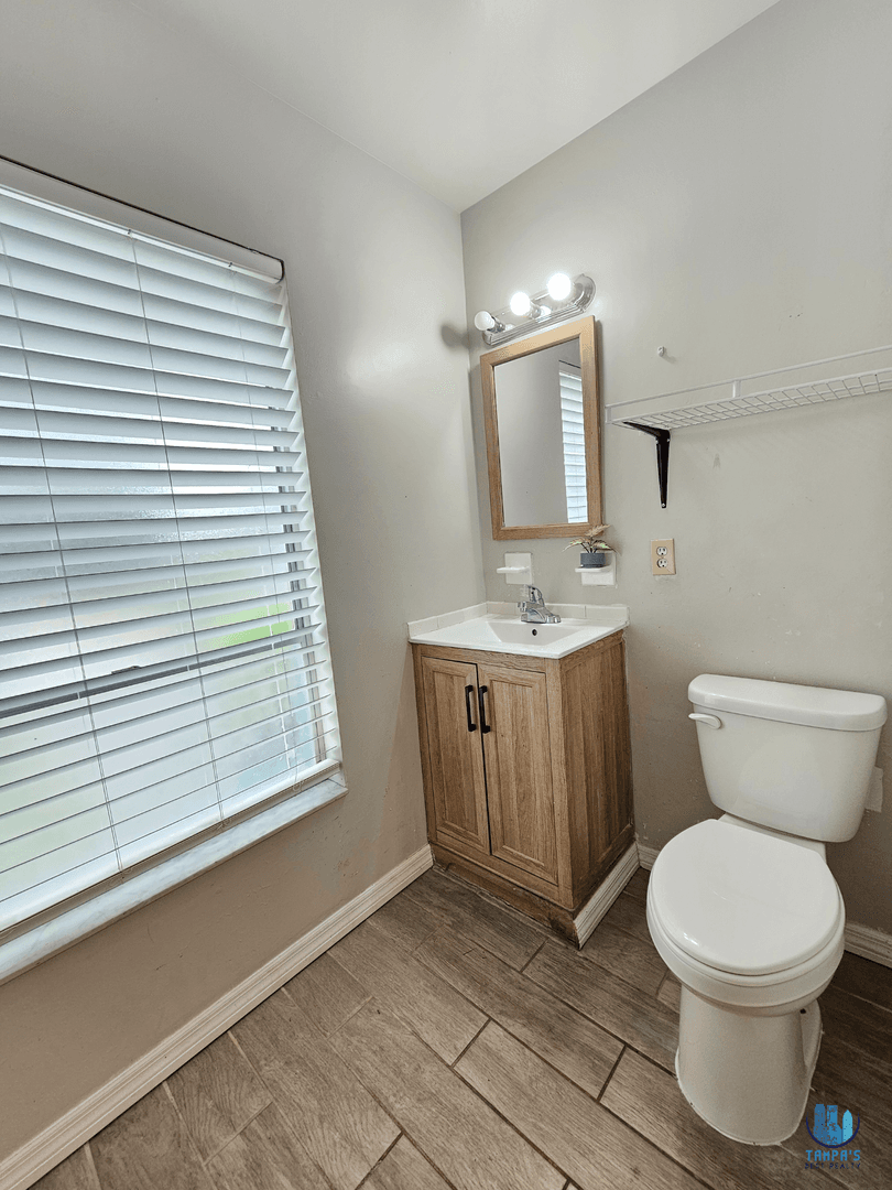 Tampa Apartment: 7610 W Powhatan Ave