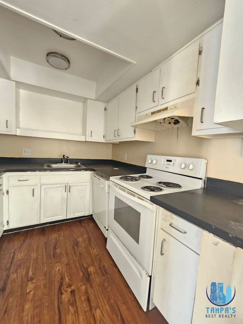 Tampa Apartment: 7611 Paula Dr