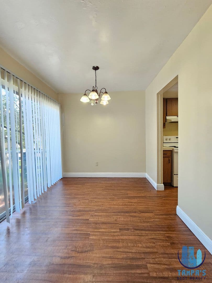 Tampa Apartment: 7602 W Powhatan Ave
