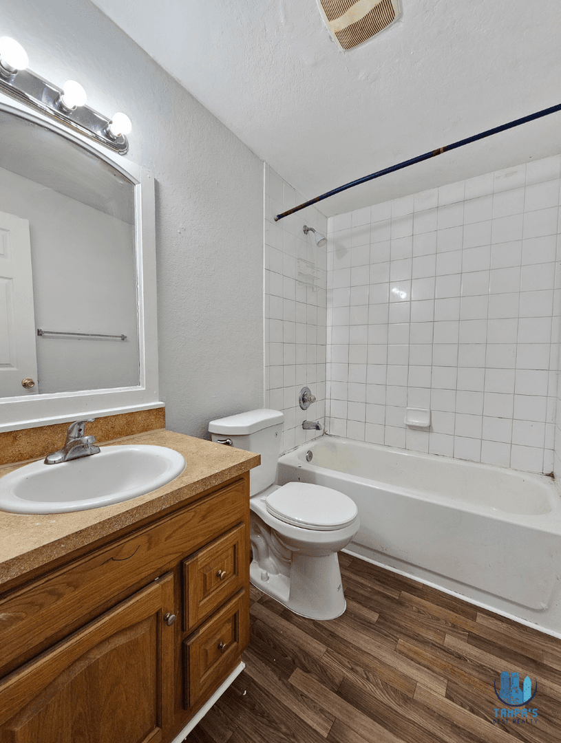 Lakeland House: 2431 Cannon St