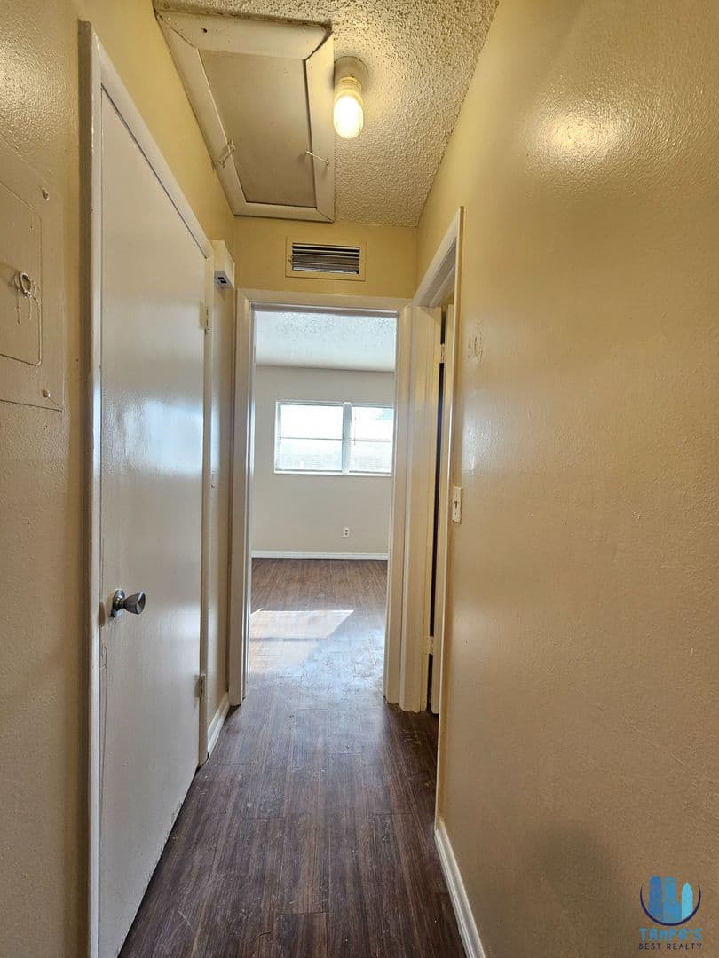 St Petersburg Apartment: 201 NW Jefferson Cir N