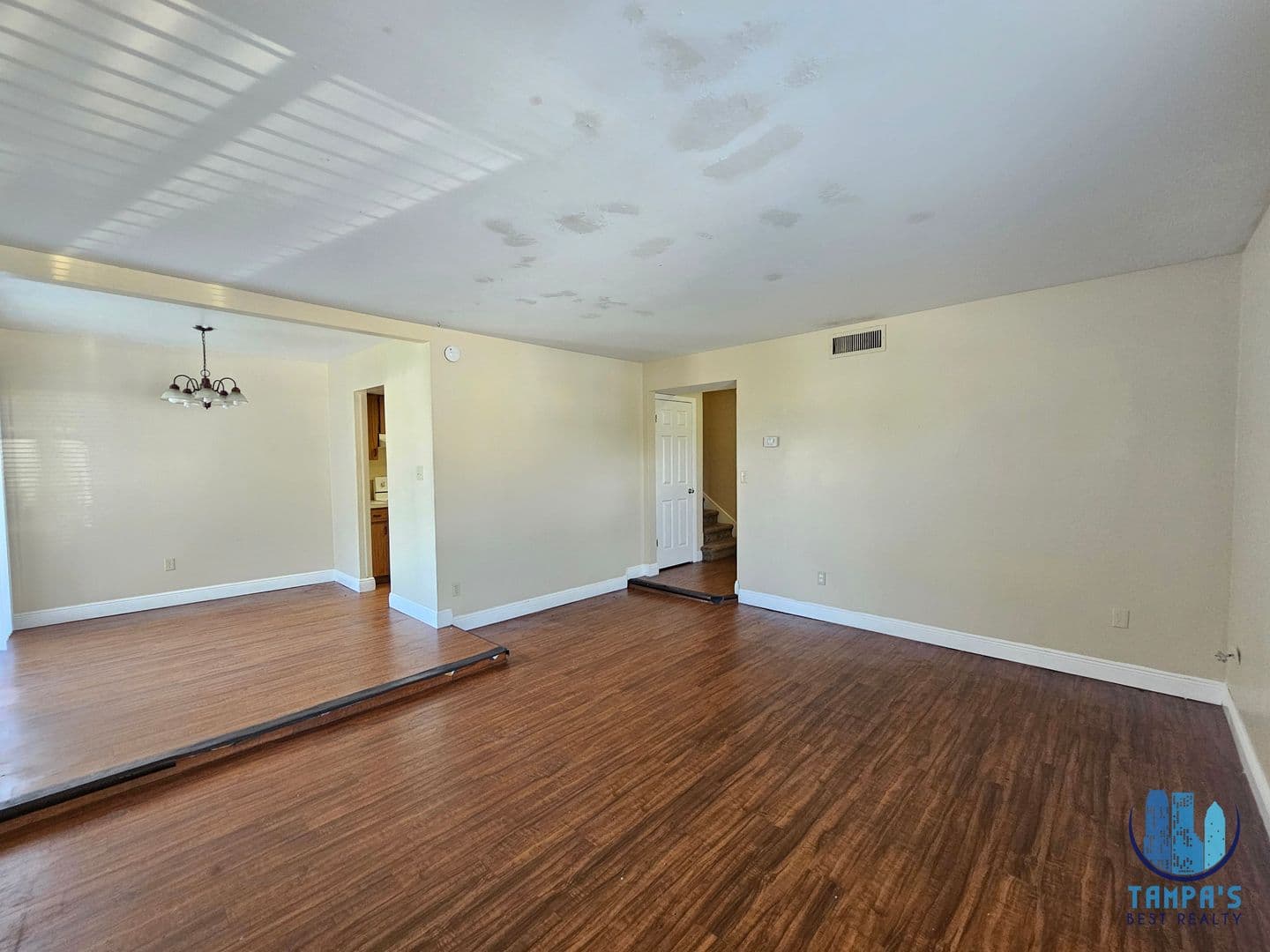 Tampa Apartment: 7602 W Powhatan Ave