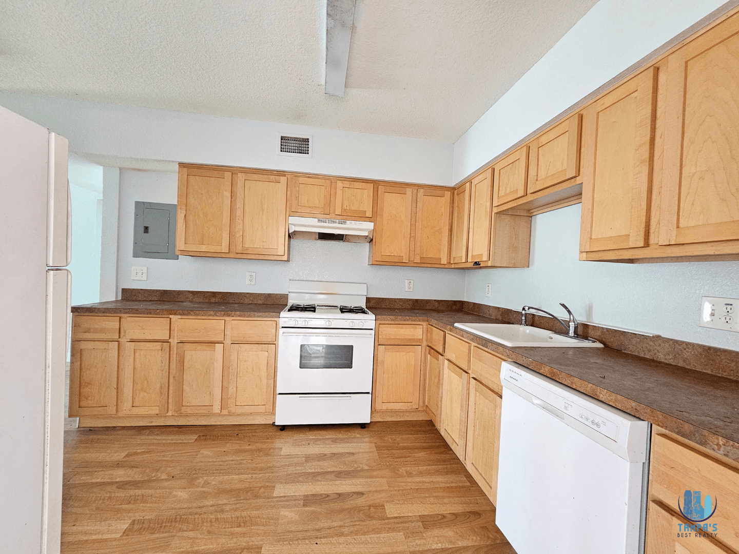 Clearwater Apartment: 1355 Drew St